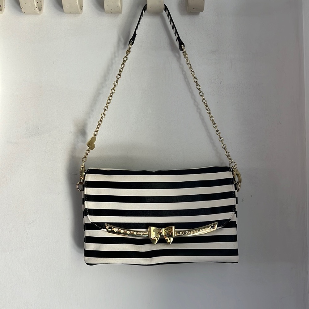 Betsey Johnson purse EUC